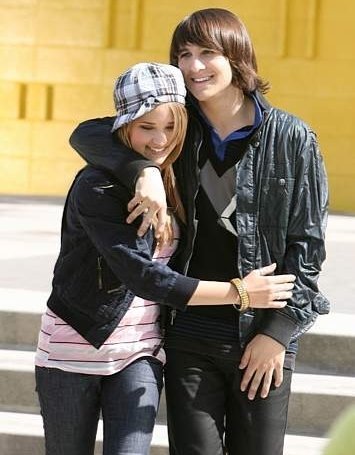 0 - Emily Osment si Mitchel Musso