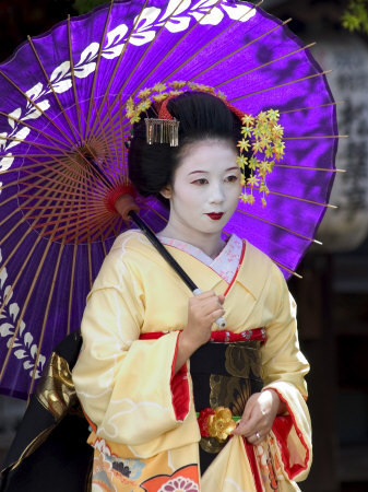 christian-kober-geisha-maiko-trainee-geisha-in-gion-kyoto-city-honshu-japan - Album pentru Sakuya