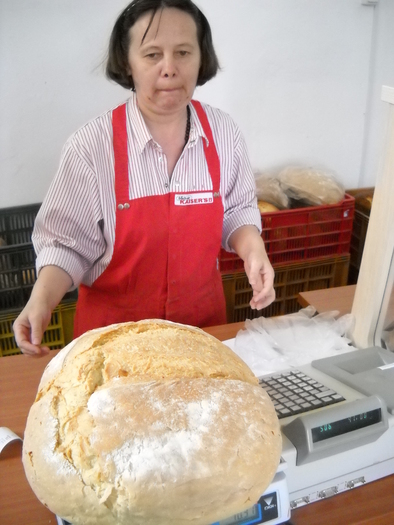 tanti Lenuta si painea pregatita pentru noi