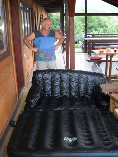 Toni ...plin de sine.