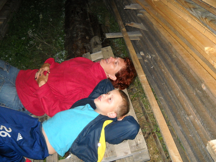 Andre cu Robi privind la stele