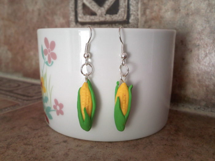 nr 53 ,cercei porumb,pret 10 lei; cercei fimo porumb
