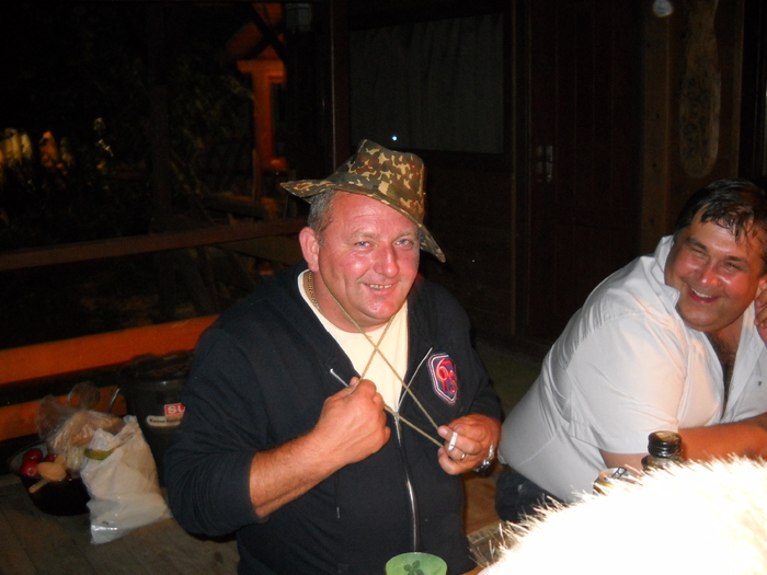 asa le pun latul de gat,zice Zoli - CONCEDIU LA COLIBITA 2010