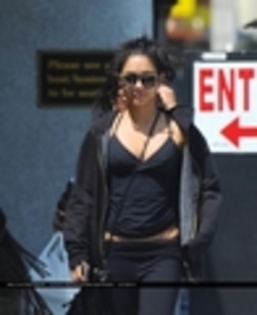 Vanessa-out-in-LA-vanessa-anne-hudgens-14648518-98-120