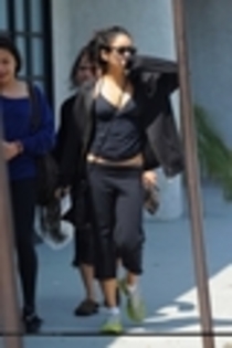 Vanessa-out-in-LA-vanessa-anne-hudgens-14648519-80-120