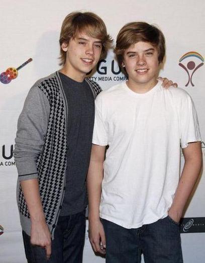 Dylan_Sprouse_1263076344_1 - zak si cody