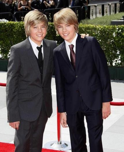 Dylan_Sprouse_1272911154_2 - zak si cody