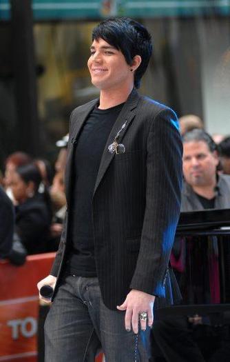 Adam_Lambert_1259622212_3