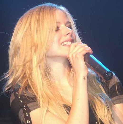 Avril_Lavigne_Geneva_June_9_2005 - avril lavigne