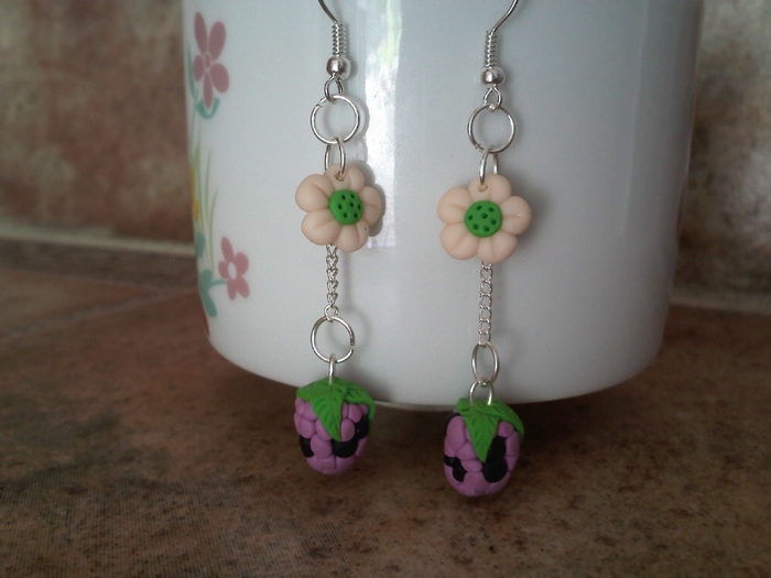 nr 54, cercei mure ,pret 15 lei; cercei fimo
