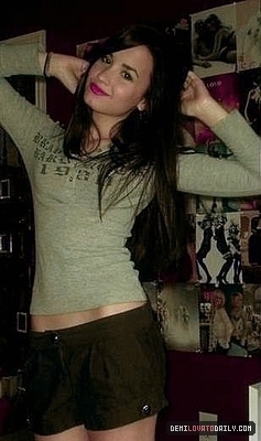 Demi-s-Personal-Photos-demi-lovato-6457238-237-400 - Demi Lovato rare