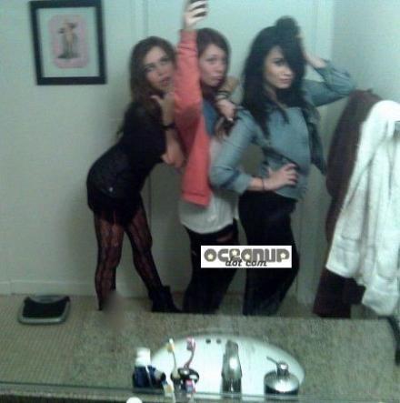 ed26b6d6d9967f1c_miley-cyrus-backstage_20_1_