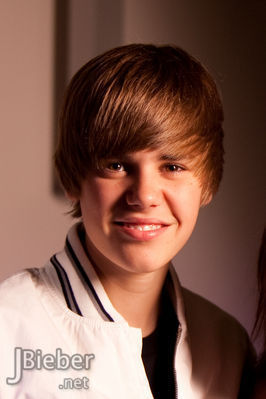 17132683_KGTOLOEFA[1] - alte poze cu justin bieber