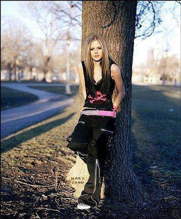 JUWHCXSJQEPEVHLKIKY - avril lavigne