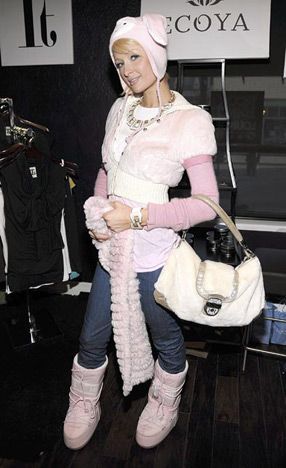 Locul 9 (2009) - Top 10 tinute dezastroase marca Paris Hilton