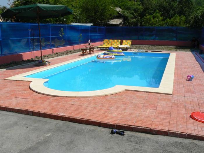 piscina cu scara Roman si sistem de inot impotriva curentului_mare - piscine