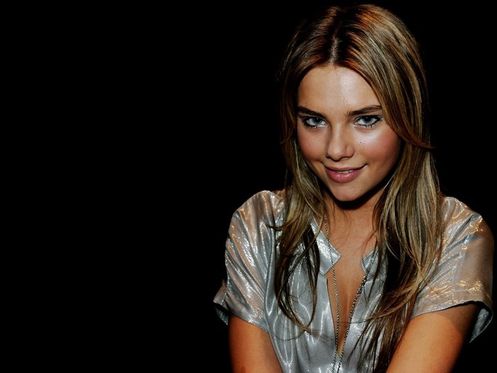 Indiana_Evans-001(www[1].myWallpapers.com)-1920x1440 - Indiana Evans