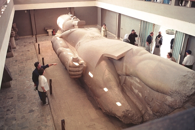 Statuia lui Ramses din Muzeul Memphi,Egipt