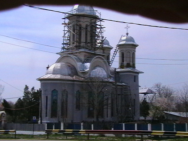 IMGA0505 - Biserica in reparatii
