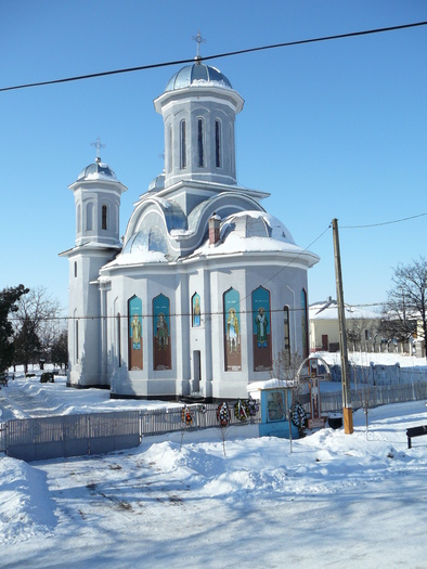 P1150006 - Biserica -iarna