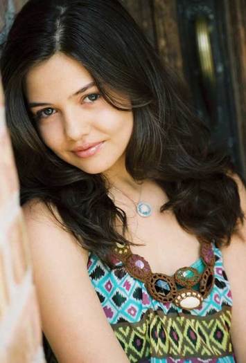 danielle-campbell-disney-3[1]