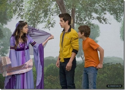 5ou6u_jqmda_selena-gomez-vestida-de-princesa-purpura-2-thumb - episodul meu preferat din Wizards of Waverly Place