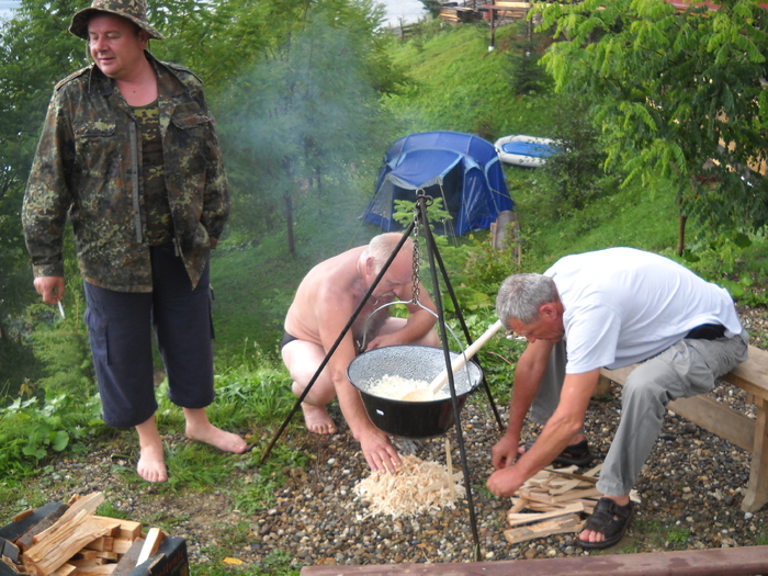 aprinde focul, iar....