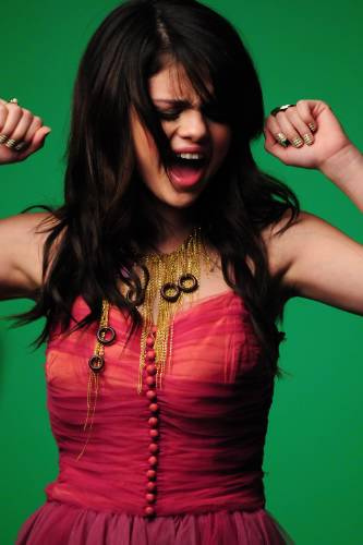 Selena-Gomez-Naturally-Music-Video - poze rare selz