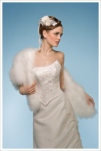 winter-wedding-dress-fur1 - rochii de mireasa