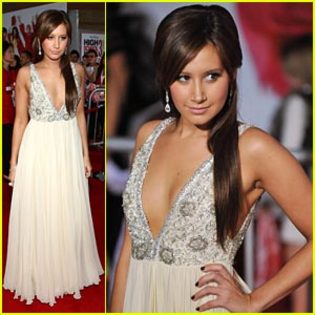 12 poze cu Ashley Tisdale