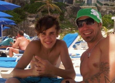  - Justin Bieber s-a pozat cu tatal sau
