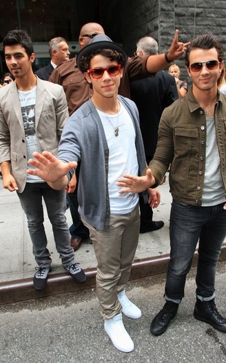 Out-in-NYC-August-17-2010-nick-jonas-14821578-500-800 - Out in NYC - August 17- 2010