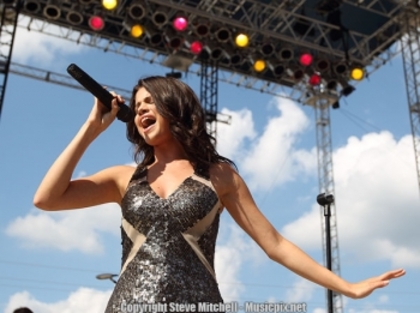 normal_selena-gomez-indianapolis-20102 - Indianapoli  State Fair- August 15th