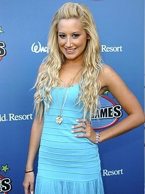 10751585_UMPKKOIPU - poze ashley tisdale