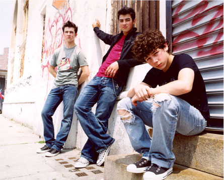 10 poze cu Jonas Brothers