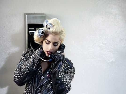 3 poze cu Lady Gaga - Telephone