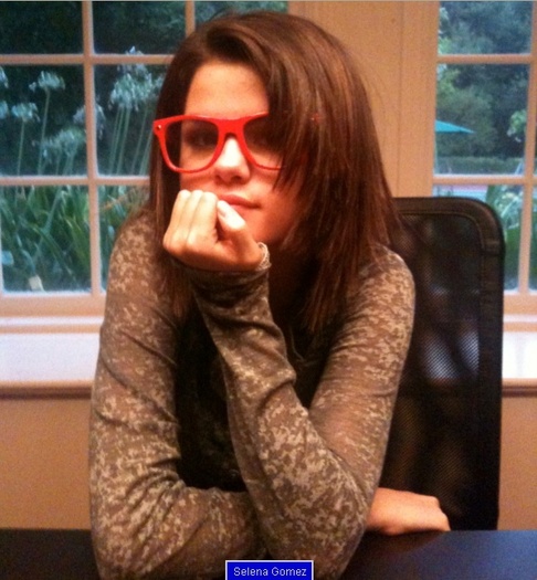 3 poze rare cu Selena Gomez