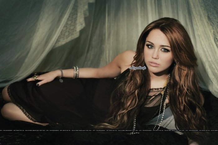 Miley Cyrus (46)