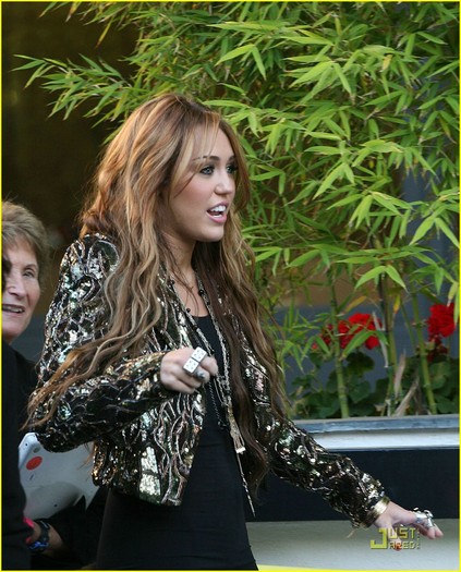 Miley Cyrus (52)