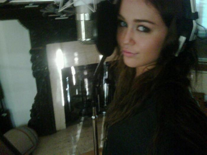 Miley Cyrus (64)