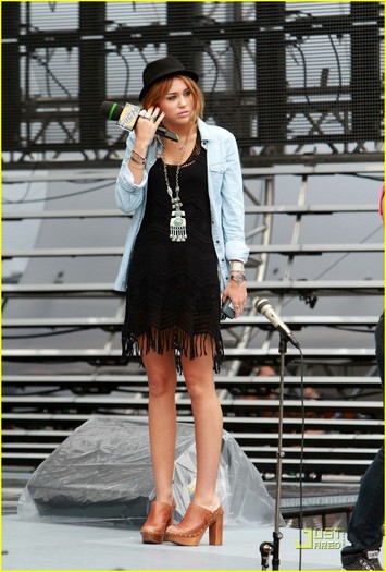 Miley Cyrus (69)