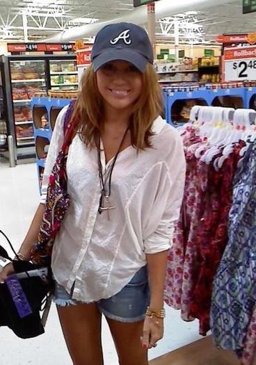 Miley Cyrus (71)