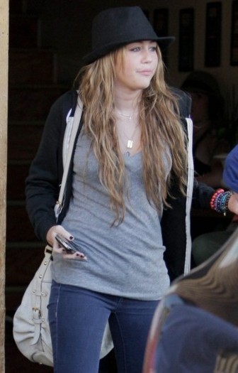 Miley Cyrus (72)