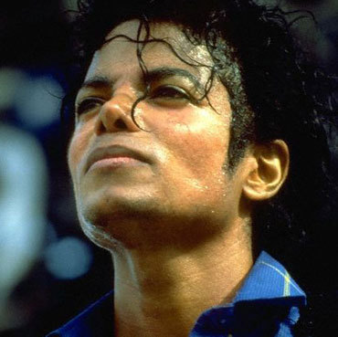 2 poze cu Michael Jackson - Plate pentru TheHiltonHotel