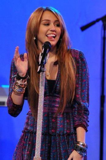 Miley Cyrus (10)
