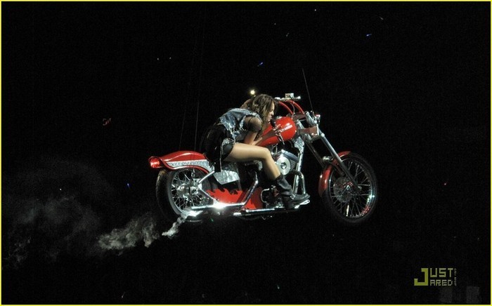Miley Cyrus (22)