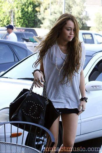 Miley Cyrus (40) - x - Miley Cyrus