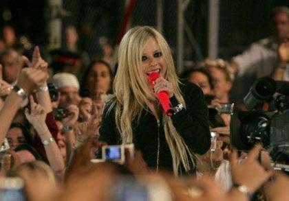 Avril-Lavigne-1222517103