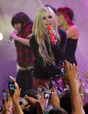 Avril-Lavigne-1222517282 - poze cu avril lavigne