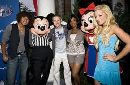 imagesCA8AF653 - Disney Channel Games